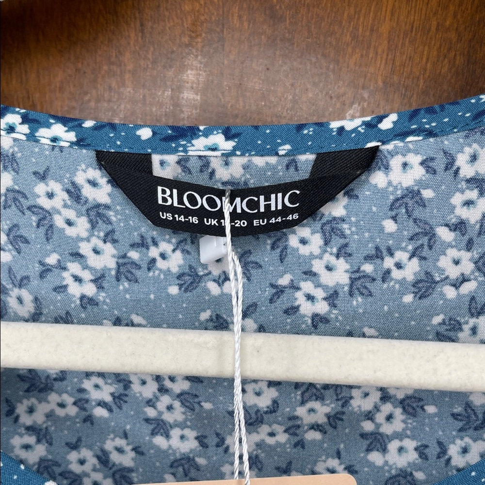 BloomChic Floral Ruffle Sleeve Gathered Round Neck Blouse 1X 14/16 NWT - Picture 2 of 5